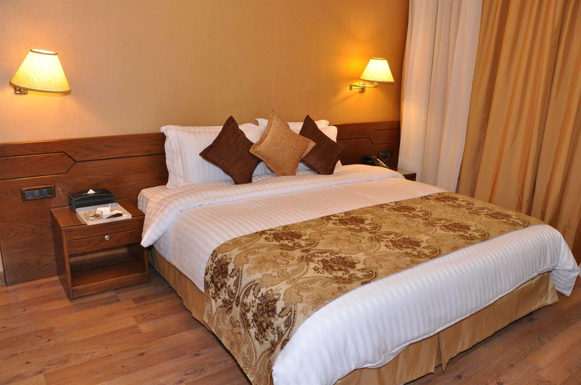 Orient Prince Hotel Beirut Room photo